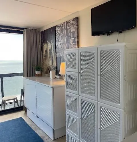 Beachfront With Balcony Washer & Dryer Pools & Gym Ocean Stadt