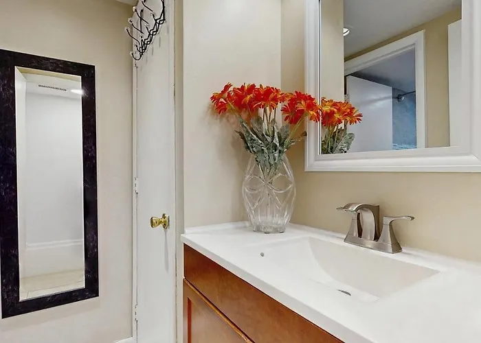 Beachfront With Balcony Washer & Dryer Pools & Gym Apartment Ocean Stadt