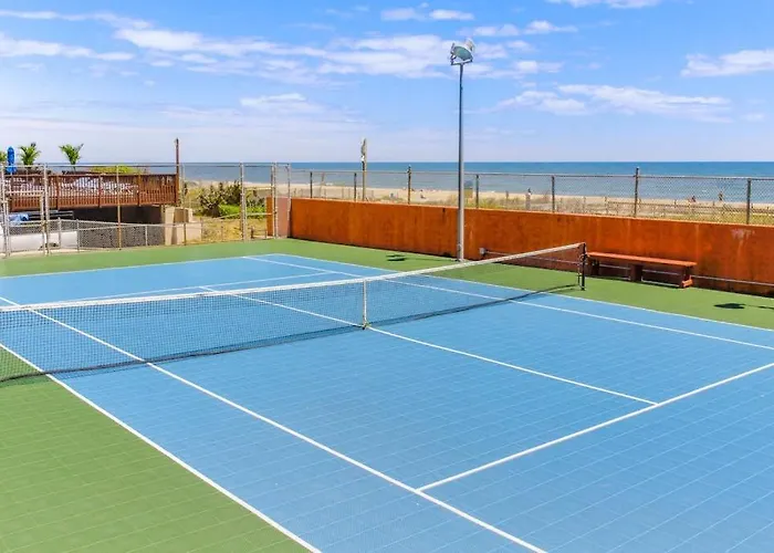Beachfront With Balcony Washer & Dryer Pools & Gym Apartment